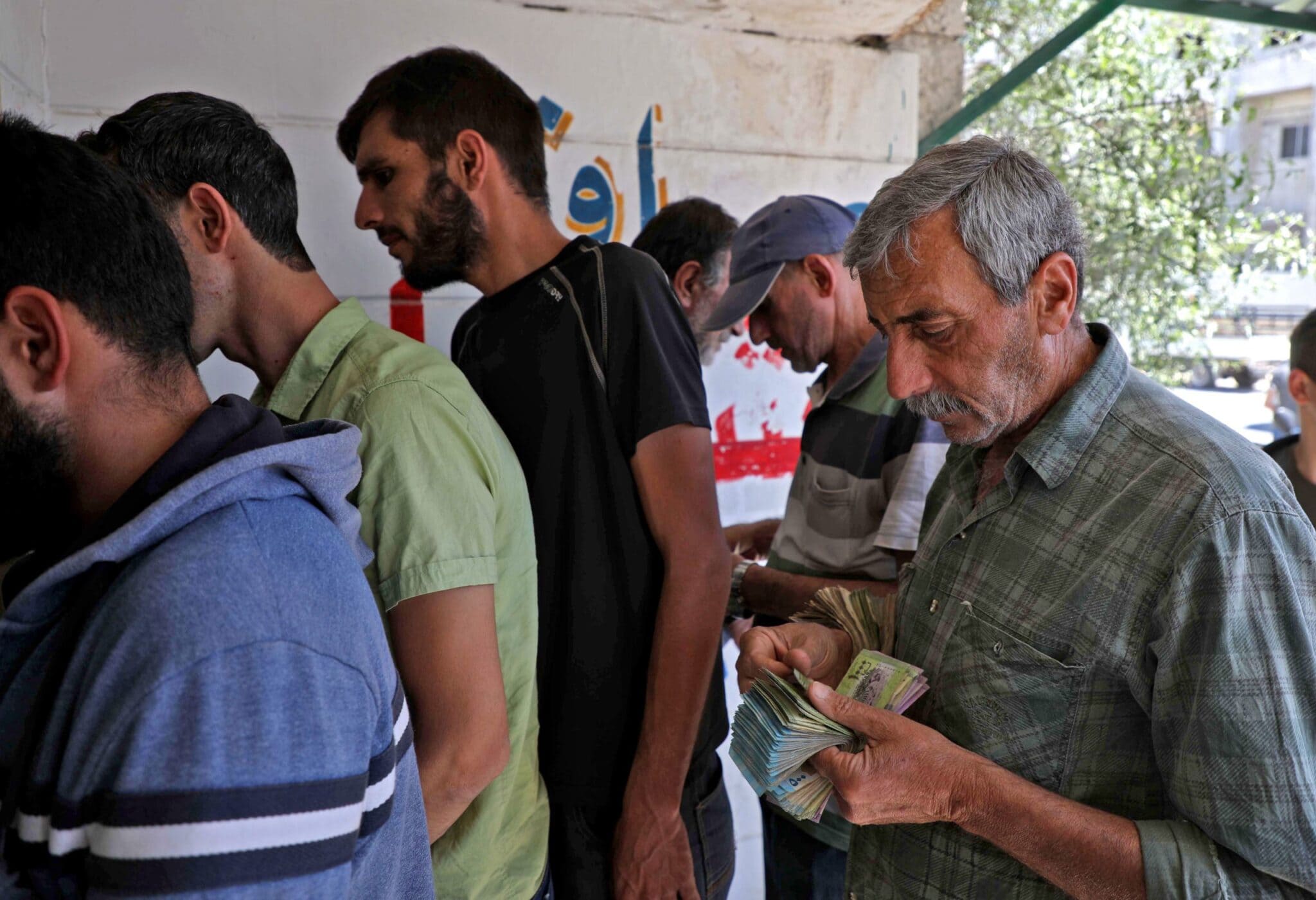 SYRIA-CONFLICT-CURRENCY-TURKEY-ECONOMY