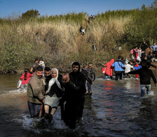 Conflict in Syria – Syrian refugees cross into Lebanon