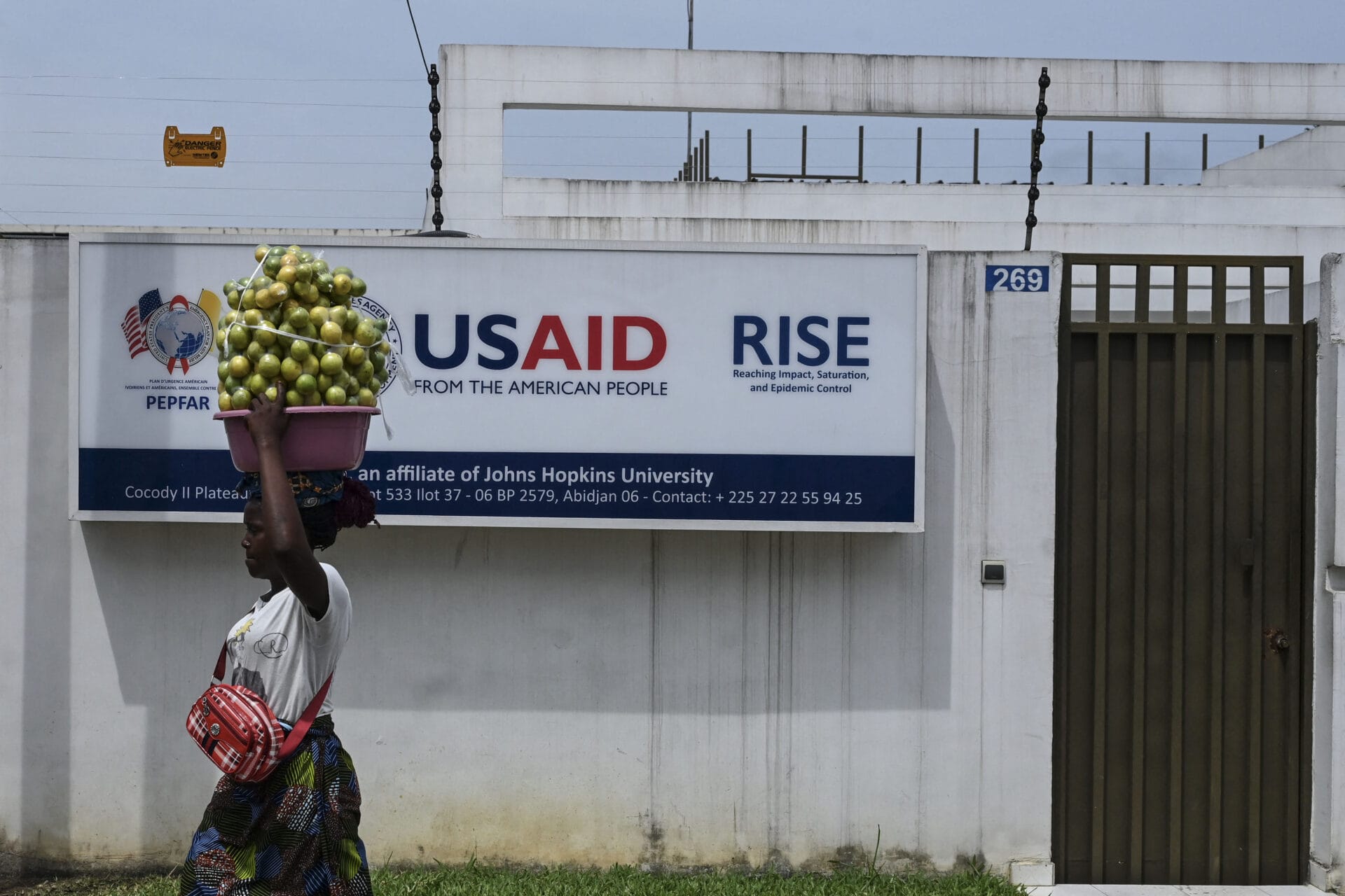 TOPSHOT-ICOAST-US-POLITICS-AID