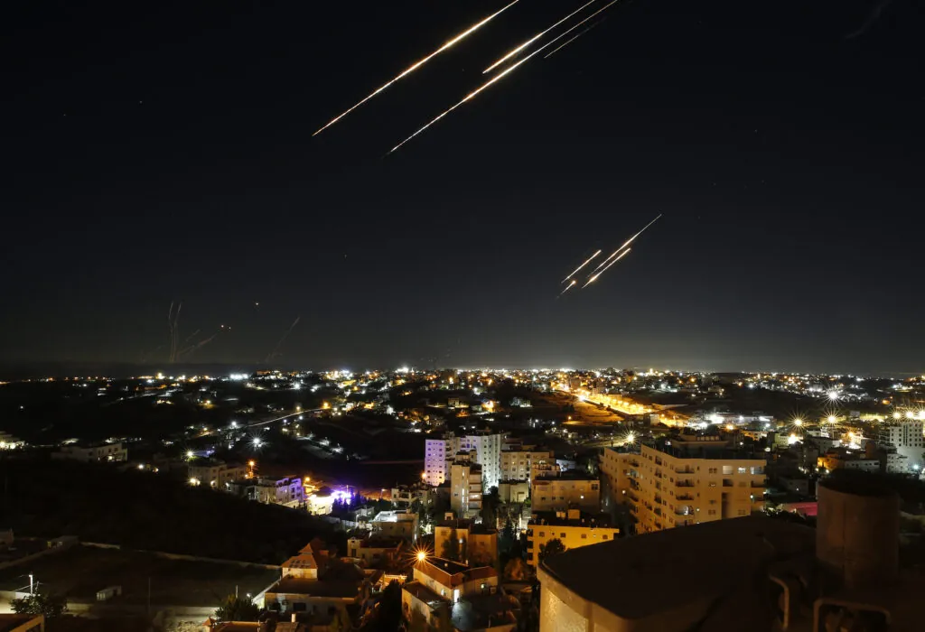 Iran launches new retaliatory attack on Israel with 25 missiles