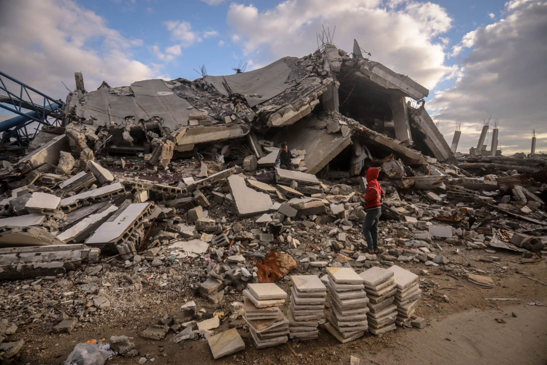Daily life in Gaza amid shadows of destruction
