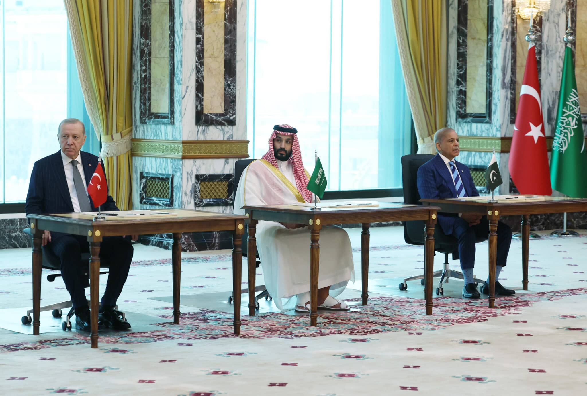 Turkiye, Saudi Arabia and Pakistan sign trilateral defense pact